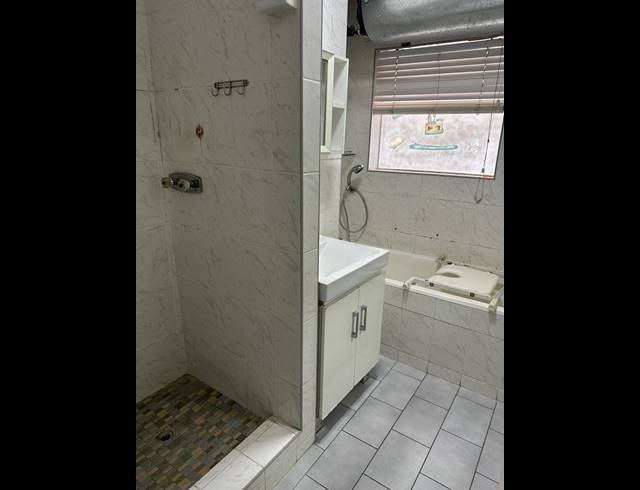 2 BEDROOM FLAT TO LET IN MORNINGSIDE